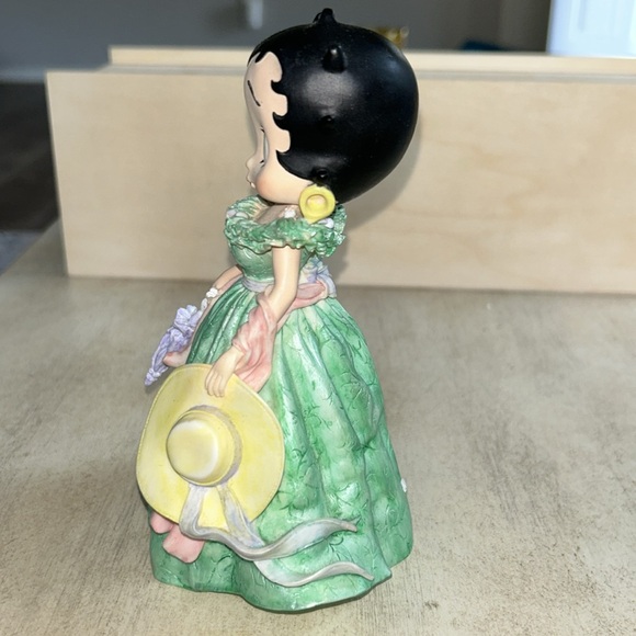 Betty Boop 1998  “Suzanna Betty” Figurine - Picture 2 of 10